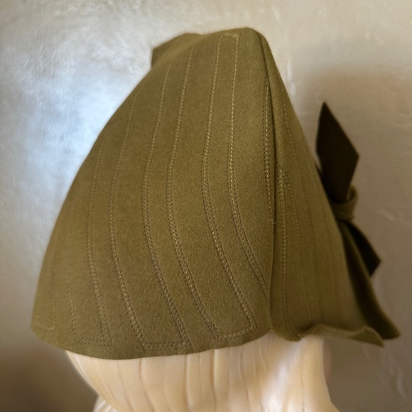 ASTOUNDING 1930s\' OLIVE GREEN FELT HAT WITH INTRICATE TOPSTITCHING & BOIW main image 11